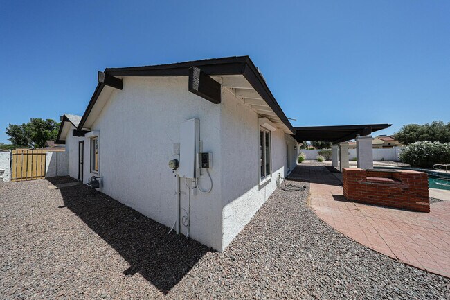 Building Photo - 3001 W Mercer Ln