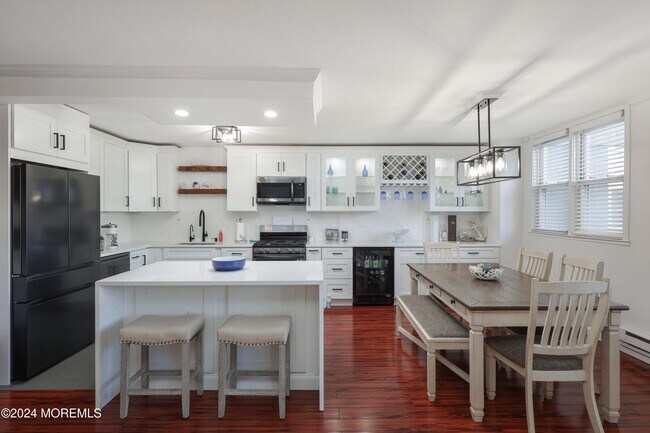 Building Photo - 675 Ocean Ave N