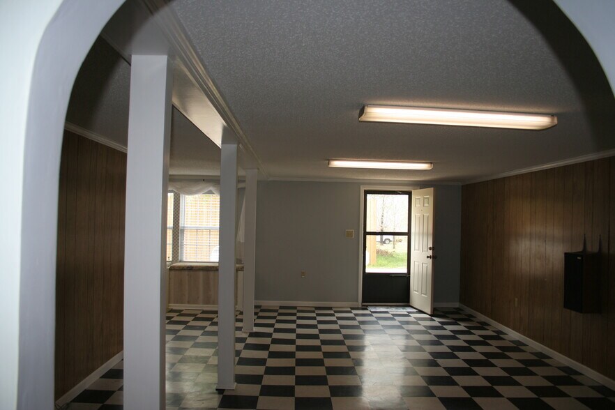 Building Photo - 3695 Weyland Dr