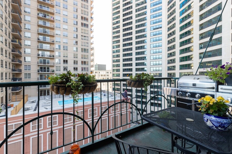 Building Photo - 1133 S State St