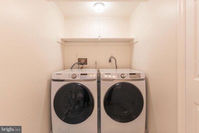 Building Photo - 308 Wayne Ct