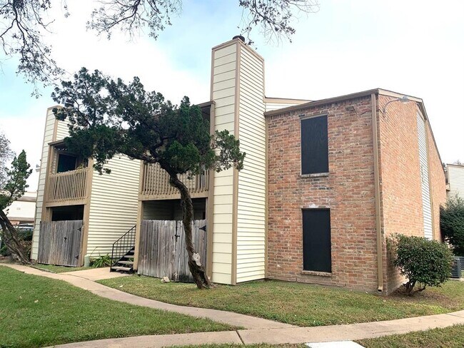 Building Photo - 2200 Cypress Landing Rd