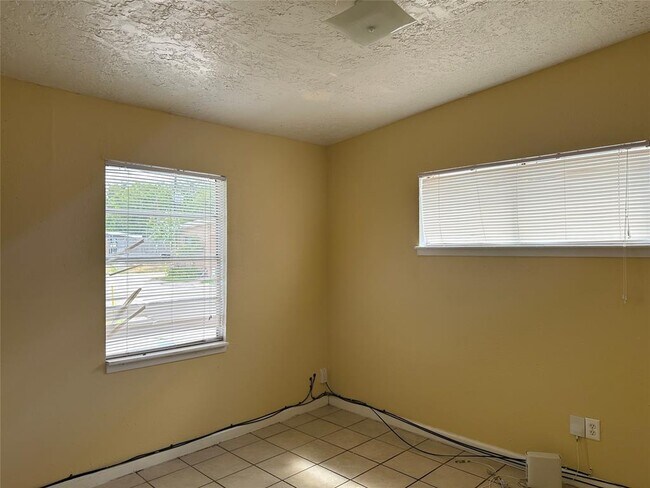 Building Photo - 3359 Frick Rd