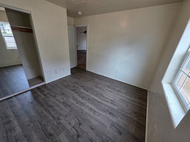 Building Photo - Large 3 bedroom 2 bath duplex. 1520 sq ft, vaulted ceilings