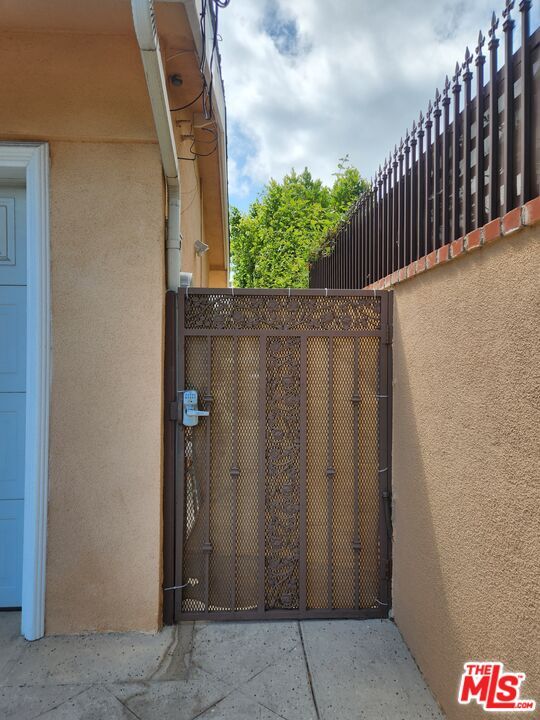 Building Photo - 17118 Oak View Dr