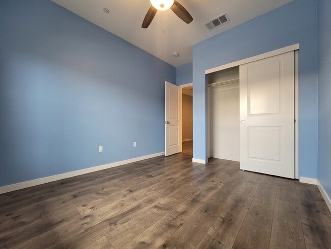 Building Photo - 1353 Molly Ave