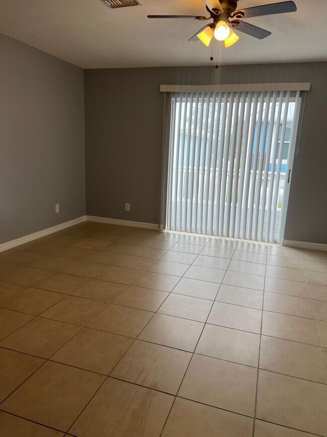 Building Photo - 128 Eucalyptus Ct