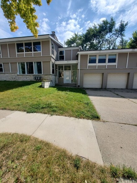 Primary Photo - 7611 W Arthur Ave