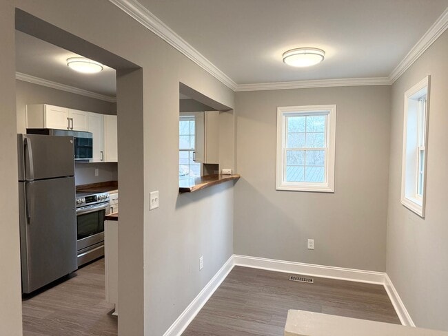 Building Photo - Renovated 2BR Home Minutes from Downtown Hickory – Washer & Dryer Included!