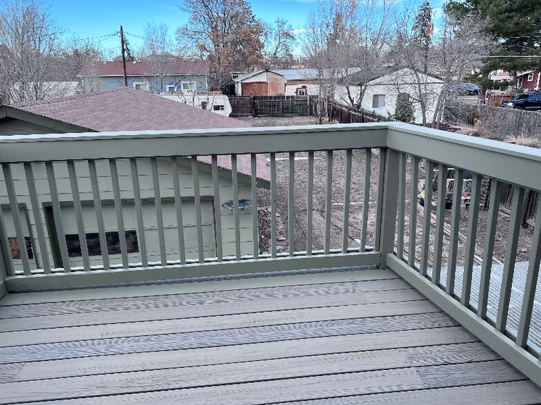 Building Photo - 105 E 12th St