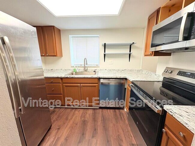 Building Photo - 851 Creekway Ct