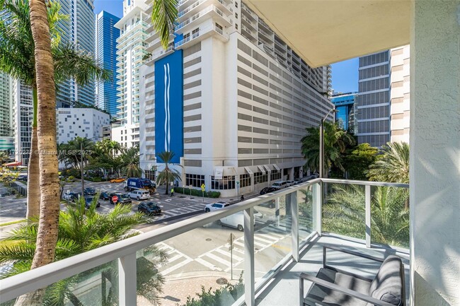 Building Photo - 1155 Brickell Bay Dr