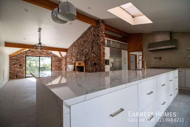 Building Photo - 11619 Lerdo Ave