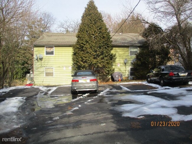 Building Photo - 300 Seitz St