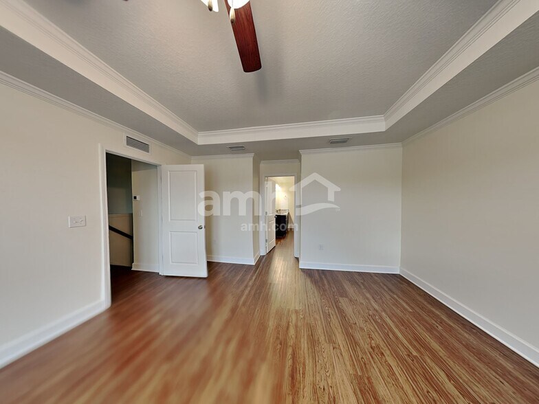 Building Photo - 325 Pine Terrace Dr