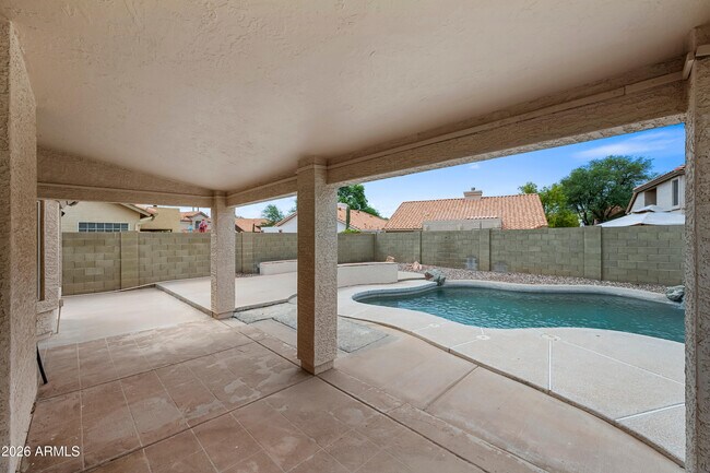Building Photo - 1227 E Glenhaven Dr