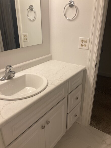 Building Photo - 513 Timber Ridge Dr