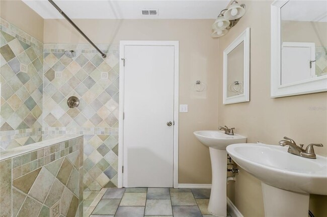 Building Photo - 37 Harbor Oaks Cir