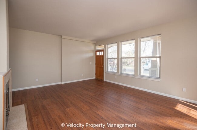 Building Photo - 1530 NW Hickory Pl