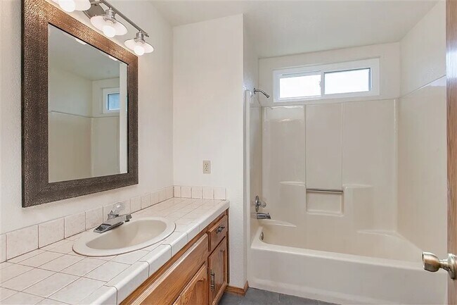 Building Photo - 1055 Corwin Pl