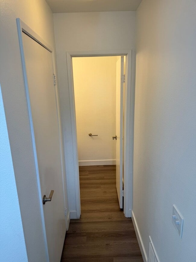 Building Photo - Condo with Amazing Lake View!