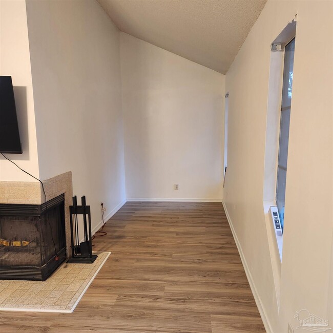 Building Photo - 5001 Grande Dr