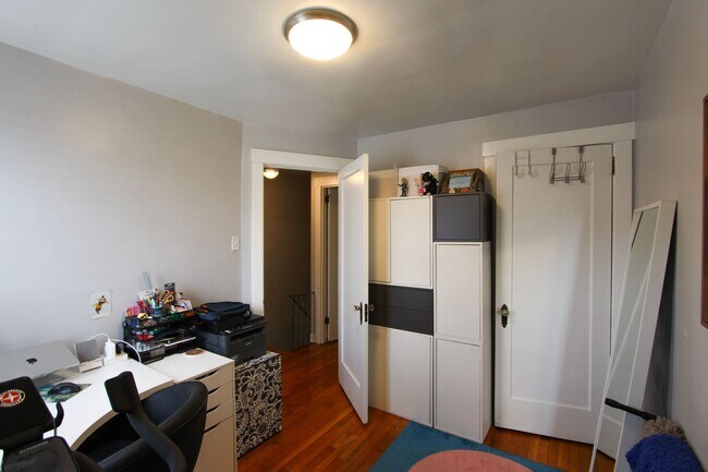 Building Photo - Cherniss Townhouses