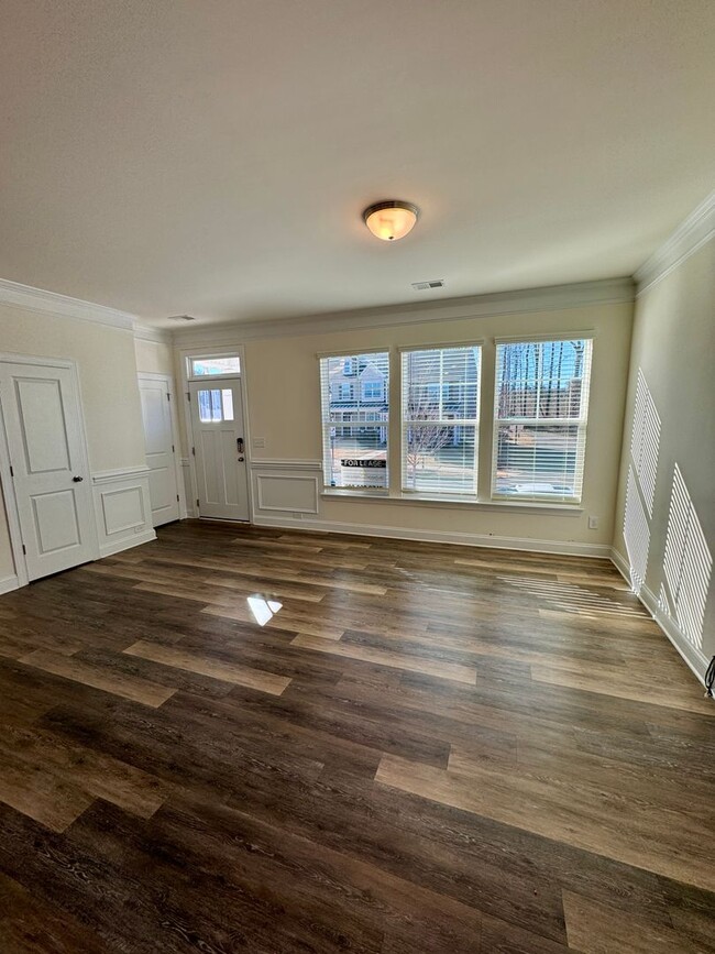 Building Photo - Beautiful Belmont Townhome Located in Laur...