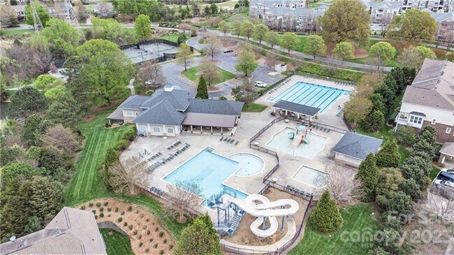 Building Photo - Luxury Golf Course Town Home with Master Suite on Main Level