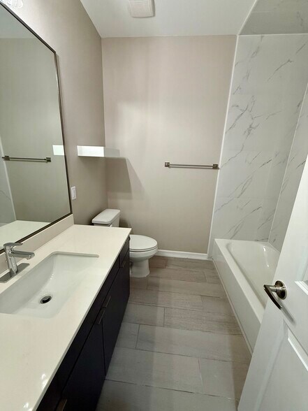 Building Photo - 1412 S Xanthia St