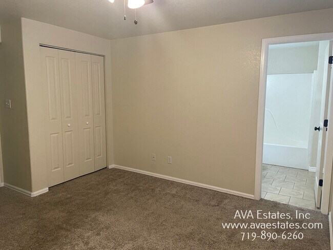 Building Photo - 689 E Laporte Dr