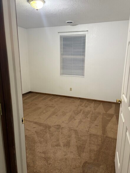 Building Photo - 20 Grandview Ave