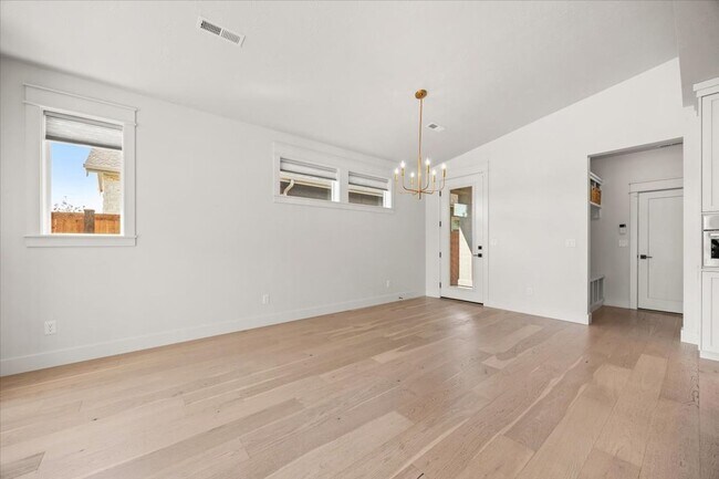 Building Photo - Amazing Neighborhood 2 Bed 2 Bath Plus Office