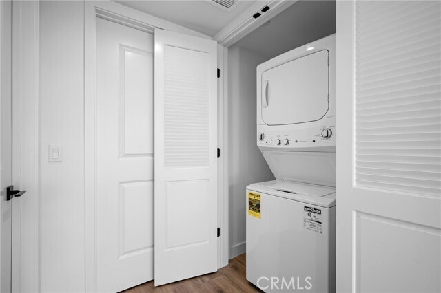 Building Photo - 10657 Moorpark St