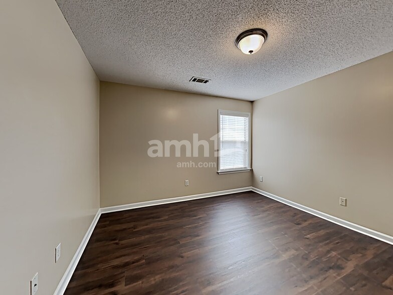 Building Photo - 9321 N Fairmont Cir