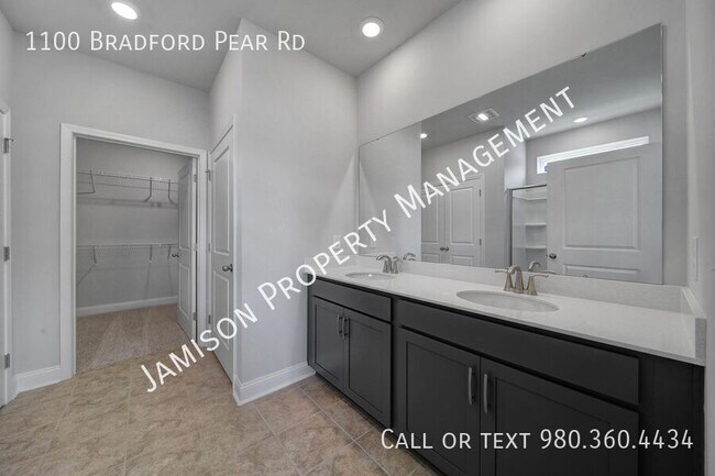 Building Photo - 1100 Bradford Pear Rd