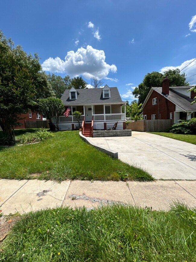 Building Photo - 9407 Colesville Rd