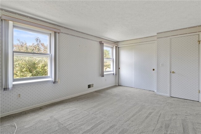 Building Photo - 245 Deerhurst Ln