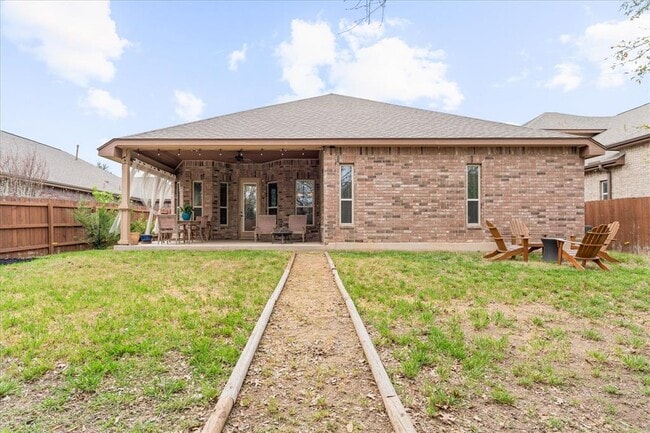 Building Photo - 916 Easton Dr