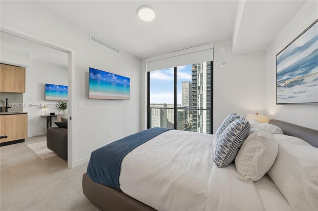 Building Photo - 121 NE 5th St