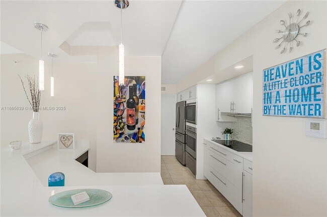 Building Photo - 6917 Collins Ave