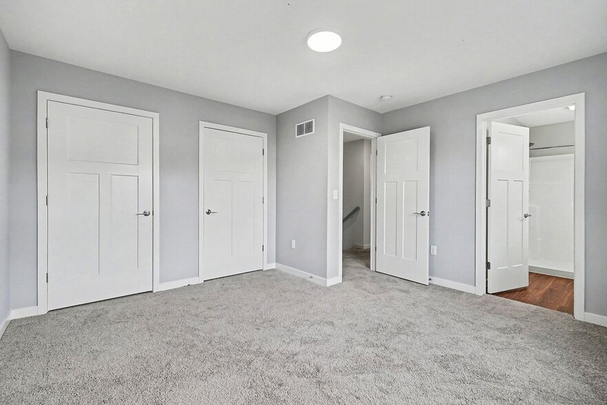 Building Photo - 120 Hart Ln