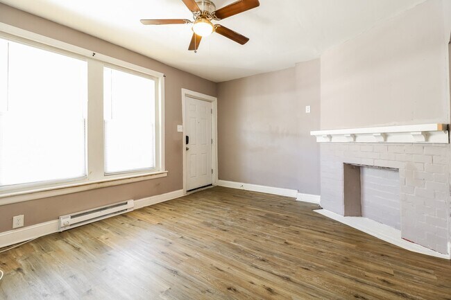 Building Photo - 4935 N Franklin St