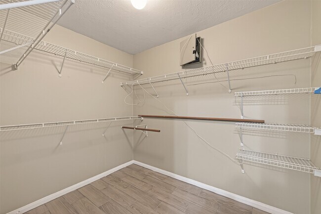 Building Photo - 17250 Cricketbriar Ct