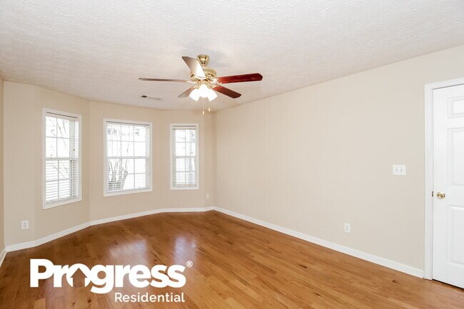 Building Photo - 271 McClure Dr