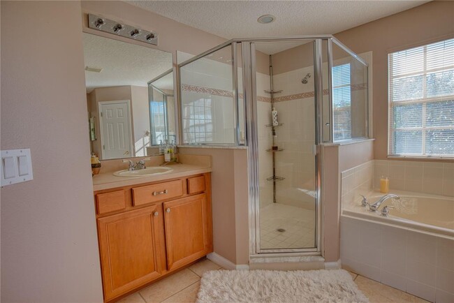 Building Photo - 2409 Greenwillow Dr
