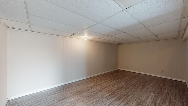 Building Photo - Ranch home close to Parkway