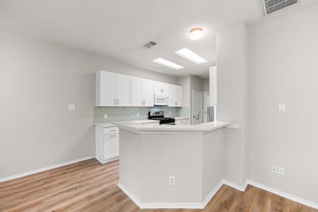 Building Photo - 211 N Burberry Park Cir