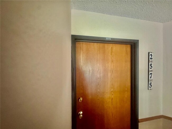 Building Photo - 2575 Heritage Dr
