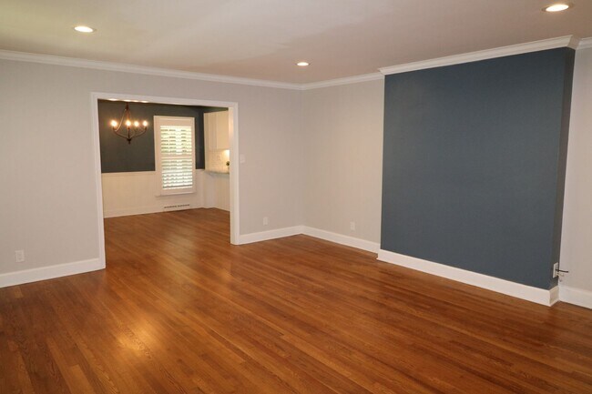 Building Photo - 2833 Wesleyan Ln